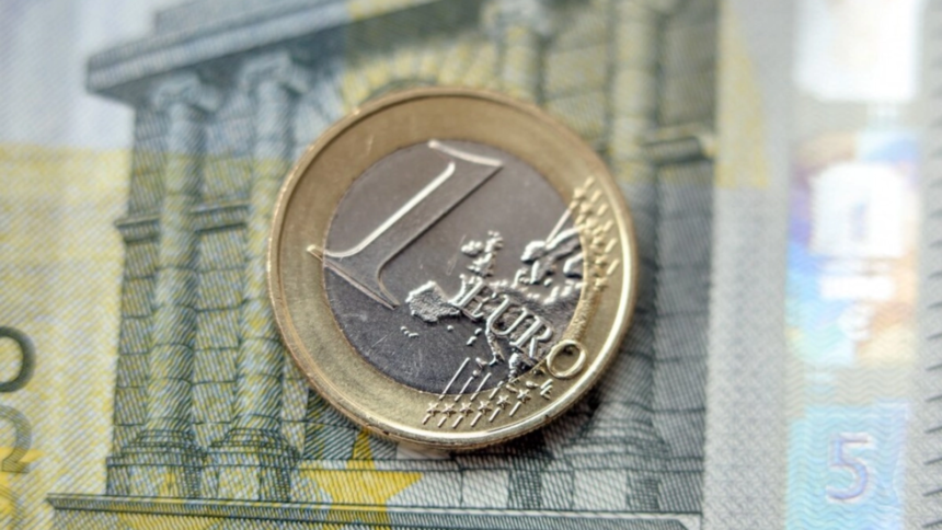 euro creste dolarul scade cursul valutar oficial pentru miercuri 6a858a9621985