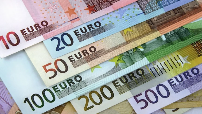 euro si dolarul revin pe crestere cursul valutar anuntat de bnr 6a71c09033a37