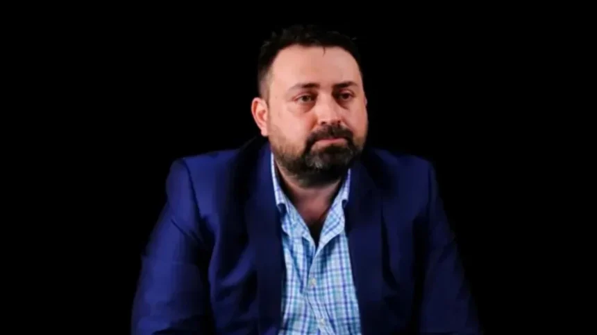 filmul incidentelor provocate de procurorul bucurica stia ca nu mai are permis de port arma dar totusi s a dus inarmat pe terasa a tras cand au venit polistii si a dat cu spray lacrimogen 6a79a9d70b0ba