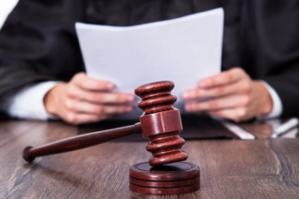 fosta jurnalista care s a aruncat cu copilul de la etaj in bucuresti a cerut program de vizita pentru a si vedea fetita judecatorii au emis ordin de protectie impotriva ei 6a7a1343a61f0