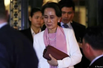 fosta lidera birmana aung san suu kyi s a intalnit cu un reprezentant al crucii rosii 6a7045f58b968