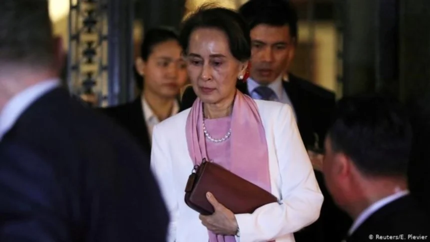 fosta lidera birmana aung san suu kyi s a intalnit cu un reprezentant al crucii rosii 6a7045f58b968
