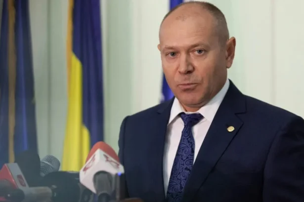 fostul sef diicot felix banila rupe contractul cu spitalul moinesti si il acuza pe primar primariile nu sunt mosii profesionistii nu sunt vasali 6a75d878591c0