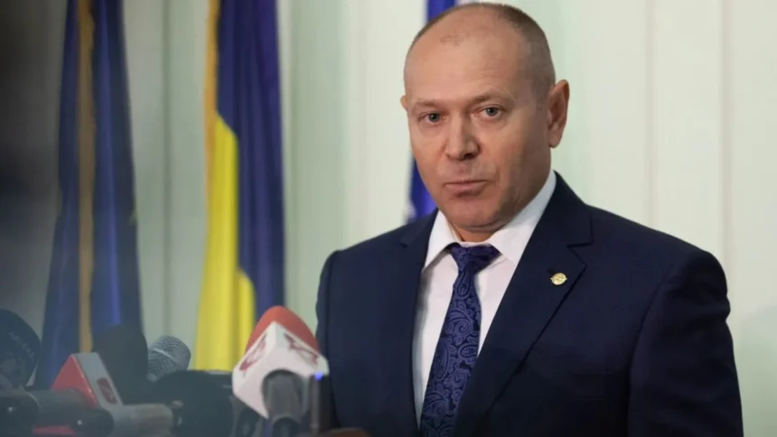 fostul sef diicot felix banila rupe contractul cu spitalul moinesti si il acuza pe primar primariile nu sunt mosii profesionistii nu sunt vasali 6a75d878591c0