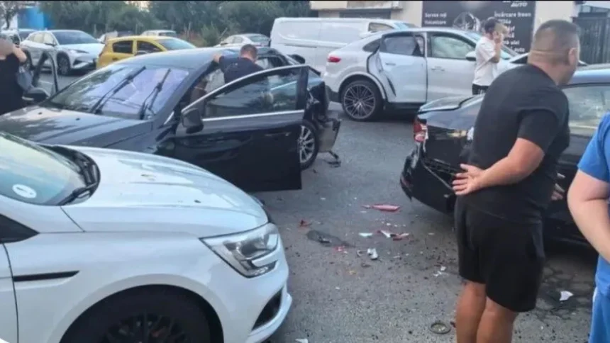 foto impact in lant un tanar de 17 ani baut si fara permis a lovit cinci masini in bucuresti trei persoane au ajuns la spital 6a8d3f1a94fd4