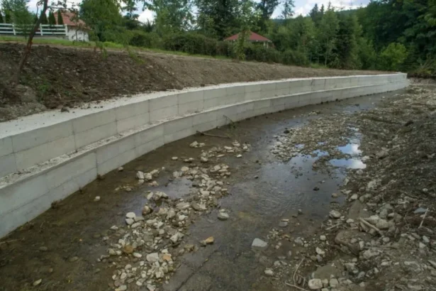 foto lucrari de amploare pentru apararea sucevitei de inundatii interventii pe rau si doi afluenti 6a7bf12740cff