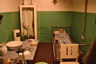 foto orasul secret sub una dintre cele mai populare insule de vacanta din europa a fost construit de nazisti iar astazi se poate vizita 6a889f2ab9985