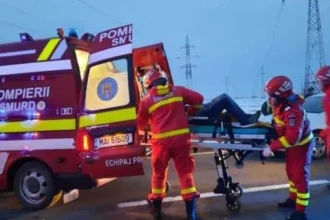 foto tir scapat de sub control pe drumul expres 12 trei persoane au fost ranite dupa ce soferul a intrat intr o masina care stationa 6a70b5a110e23
