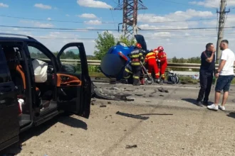 foto tragedie pe dn 2b in judetul braila un autoturism si un microbuz s au ciocnit frontal doi soti au murit patru oameni sunt raniti 6a7ef35042f9b