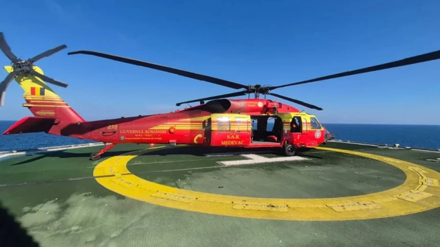 foto video misiune de salvare in marea neagra o persoana evacuata cu un black hawk de pe o nava din zona neptun deep 6a8aaa25f0fd2