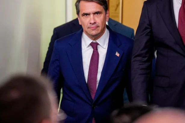 fum alb in senatul american fostul avocat al lui trump a primit votul pentru a deveni procuror general al sua 6a7731d525624