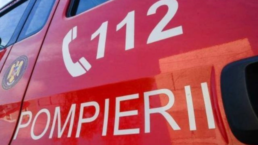 incendiu la doua garake din arad doua persoane au suferit arsuri si au fost transportate la spital 6a897bd1c1f68