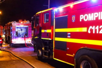 incendiu violent la o o hala destinata stocarii energiei electrice in judetul buzau pompierii intervin cu roboti si echipamente speciale 6a8f7c1fc1e88