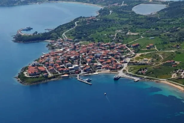 insula din grecia despre care putini turisti au auzit ii cucereste pe vizitatori prin plajele salbatice cu nisip fin apa cristalina si atmosfera autentica 6a70d61ae1925