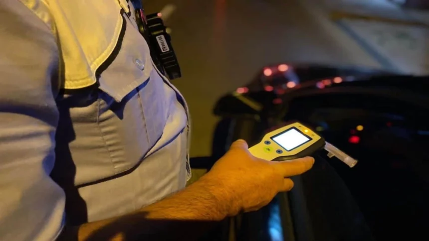 jaf ca in filme in timis falsi politisti antidrog au oprit o autoutilitara in trafic controlul a costat 90 000 de lire 6a85f45b2379b