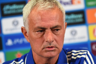 jose mourinho dezvaluie ca in 2013 a semnat un contract pentru a fi succesorul lui alex ferguson la manchester united 6a79a06b44b8c