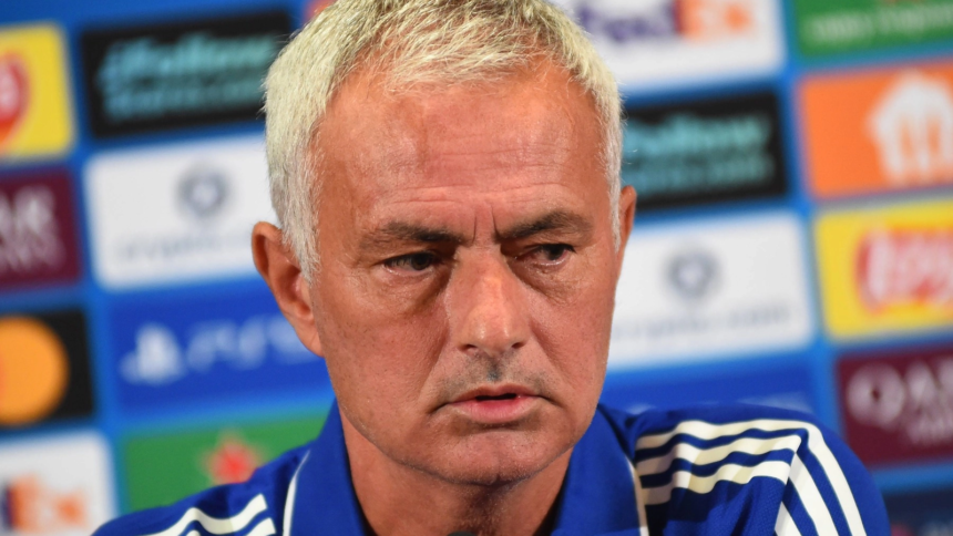 jose mourinho dezvaluie ca in 2013 a semnat un contract pentru a fi succesorul lui alex ferguson la manchester united 6a79a06b44b8c