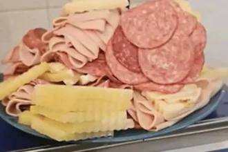 lacomie fara limite la un hotel din constanta ce au facut cativa turisti cu aproape 3 kilograme de mancare de la bufetul suedez 6a6d7b70597f5