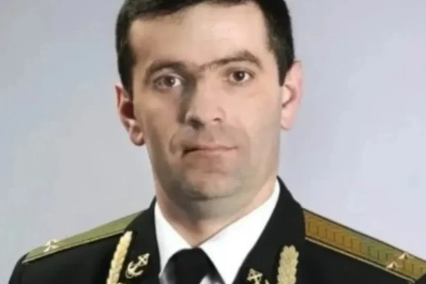 lichidat in scara blocului fostul comandant al unicului submarin ucrainean care a trecut la rusi aruncat in aer la sevastopol 6a7e791f9ec03