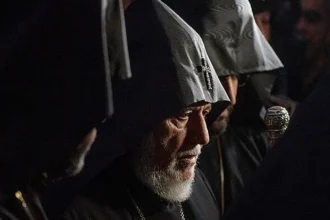 liderul bisericii apostolice din armenia va fi judecat in contextul unei confruntari tot mai dure cu guvernul 6a74612116879