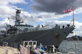 marea britanie este in alerta monitorizeaza indeaproape flota din umbra a moscovei care si a intensificat activitatea 6a778d3d4d811