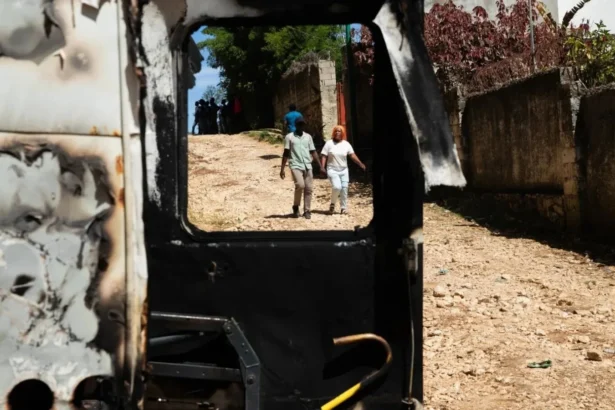 membrii unei bande din haiti ucid aproximativ 40 de persoane stramutate intr un atac asupra unei biserici din apropierea capitalei 6a8d38ed2e3de