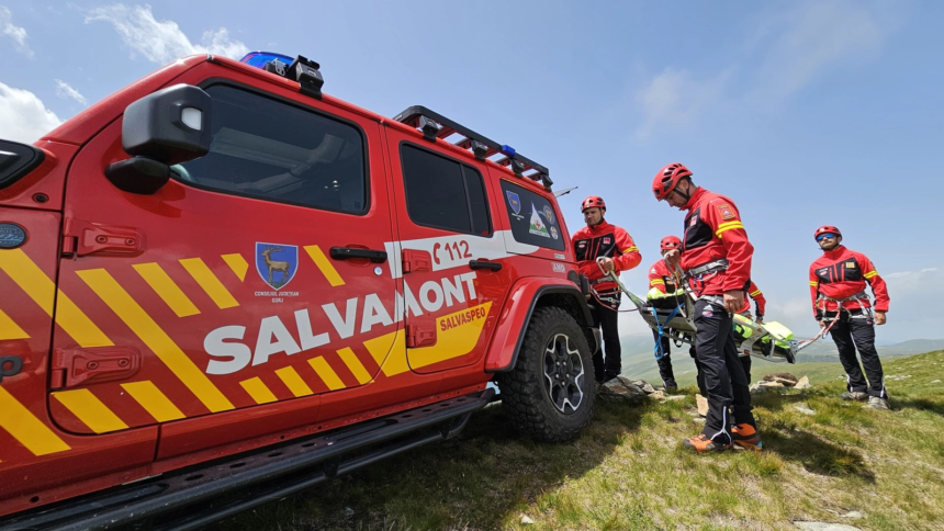 misiune contracronometru in poiana tapului un alpinist in stare grava dupa ce a plecat singur sa deschida un nou traseu de catarare 6a6ed77d816ab