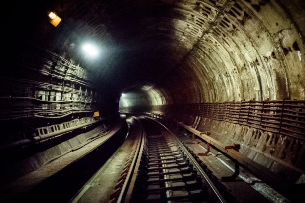 misterul instalatiei din tunelul turdas elucidat politistii au identificat barbatul care a provocat oprirea trenurilor 6a8c17c504b56