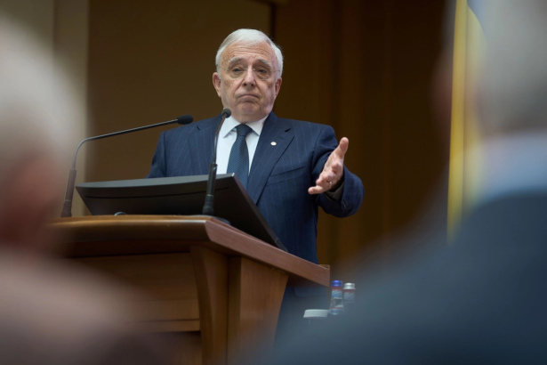 mugur isarescu ii raspunde lui nicusor dan romania nu indeplineste niciun criteriu pentru trecerea la euro este un proces politic complicat 6a7de2f74af5d