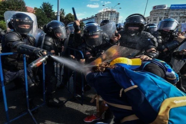 opt ani de la 10 august in piata victoriei cineva a tras pe langa jandarmi cu pirotehnice si alte gaze lacrimogene dezvaluirea facuta de fostul sef al jan 6a79d406d3032