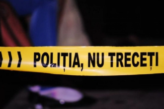 parinti din dambovita arestati dupa ce au batut o pe invatatoarea care le a certat fiul doua fetite nevinovate trantite la pamant de adultii nervosi 6a7c68ee2be0b