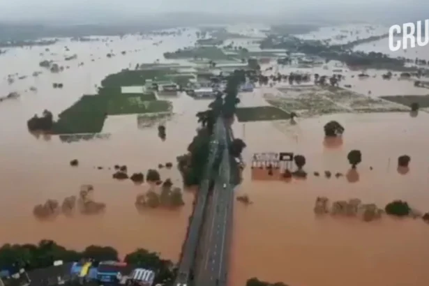 peste 100 de morti in inundatii si alunecari de teren din luna iulie in india 6a72e571ba6de