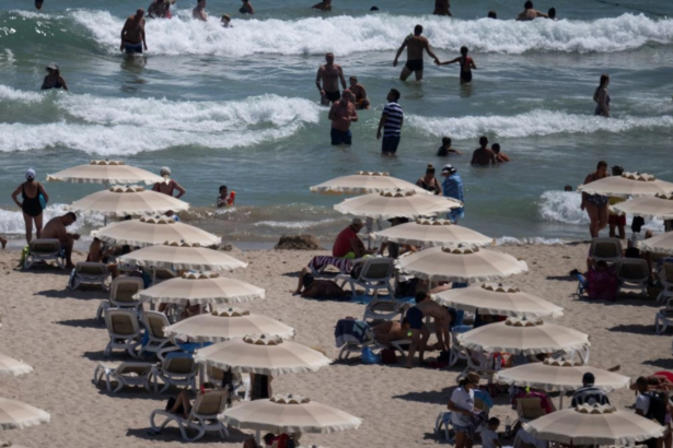 peste 210 000 de turisti pe litoral de ziua marinei si sfanta maria grad de ocupare de 100 pentru al doilea weekend consecutiv 6a81ce538b058