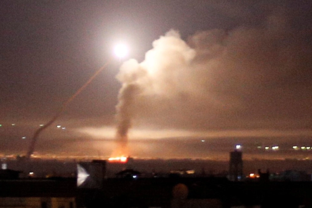 pista unui aeroport militar din nord vestul siriei a fost vizata de avioane de vanatoare neidentificate este suspectat israelul 6a83fae75037f