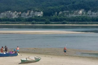 portul turistic si cel comercial din corabia blocate din cauza nivelului scazut al dunarii 6a71dcf163529