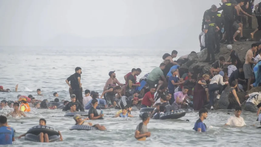 povestile zguduitoare din spatele invaziei din ceuta drama copiilor ramasi singuri care au ajuns sa cerseaca pe strazi 6a717b5b91be9