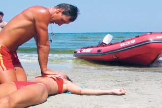 propunere in parlament apar zone de imbaiere supravegheate pe litoral stranduri rauri lacuri amenzi usturatoare pentru turisti si firme salvamarii primesc puteri mai mari 6a85a6f3cdf0e