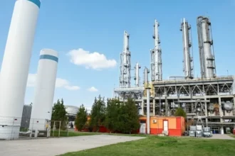 rafinaria vega trece la energie verde rompetrol construieste o centrala solara si un sistem de stocare 6a888c84482c7
