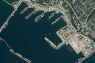 rusia si a transformat petrolierele in nave mad max plase custi metalice si rezervoare cu apa pentru a le proteja de dronele ucrainene 6a7dad3d6ea3e