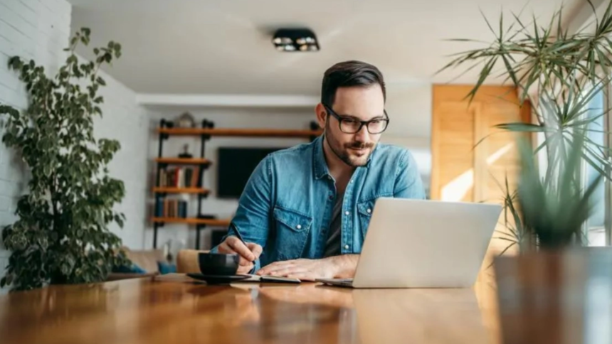 salariatii monitorizati de patroni prin laptop si telefonul de serviciu ce este bossware metoda care ii arata sefului unde esti si cat muncesti 6a8d700dedd2b