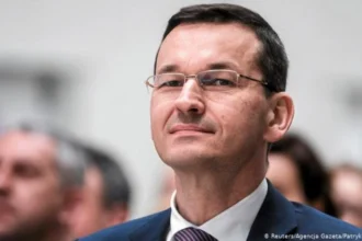 scandal politic in polonia fostul premier mateusz morawiecki si inca 39 de parlamentari dati afara din partidul lege si justitie 6a7ee61ae002a