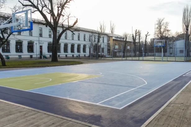 scoli si licee din buzau amenintate cu amenzi pentru ca interzic sau restrictioneaza vara accesul elevilor pe terenurile de sport 6a7975173fdcd