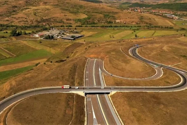 se deschide o noua bucata din autostrada transilvania soferii intra de marti pe inca 12 kilometri de autostrada 6a79b7f8a38ab
