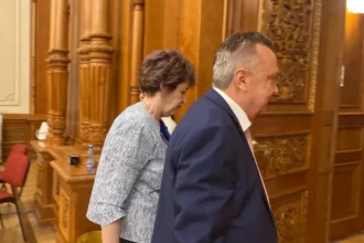 senatoare aur nu vom vota niciodata un guvern condus de nazare ar fi garantia prabusirii in abis 6a77d3682cbea