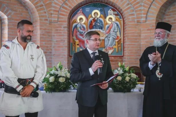 senatorul cristian augustin niculescu tagarlas distins cu medalia democratiei a parlamentului republicii moldova in cadrul zilei nationale a maramuresului 6a86af4d78ef4