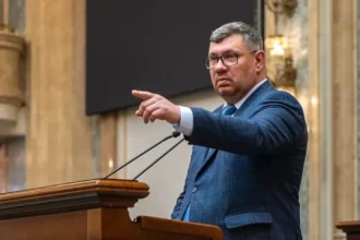 senatorul ex pot robert ghita este acuzat de sotie ca a agresat o si a dat o afara din casa politia a emis ordin de protectie 6a7a13f65a129