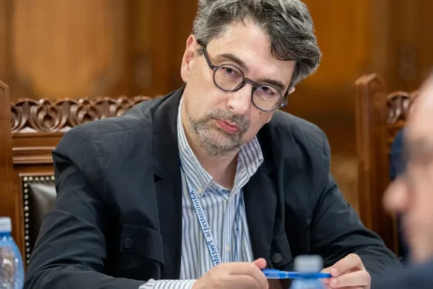 sever voinescu atac dur la pnl politicieni de doi bani acuza liberalii ca revin dupa trei luni la formula propusa de eugen tomac 6a7a2dbd51ad3