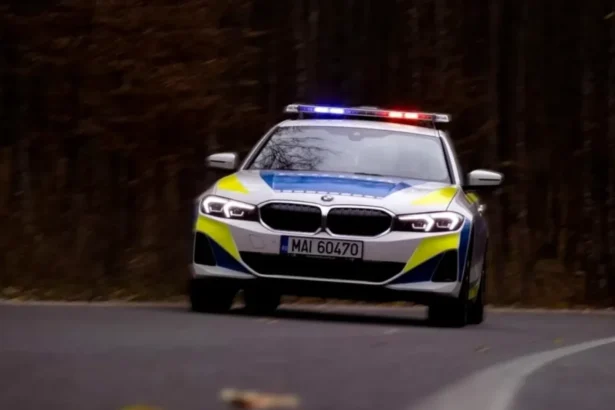 sofer baut urmarit de politisti dupa ce a lovit autospeciala si a fugit tanarul a fost retinut 6a8bff3d0cc8d