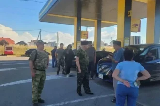 soferi frustrati din moscova se confrunta cu cozi lungi la realimentare din cauza reaparitiei penuriei de combustibil 6a86eec5c24a4