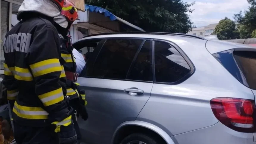 soferul unei masini a plonjat cu autoturismul intr un chiosc de paine din roman 6a7877f942e1c
